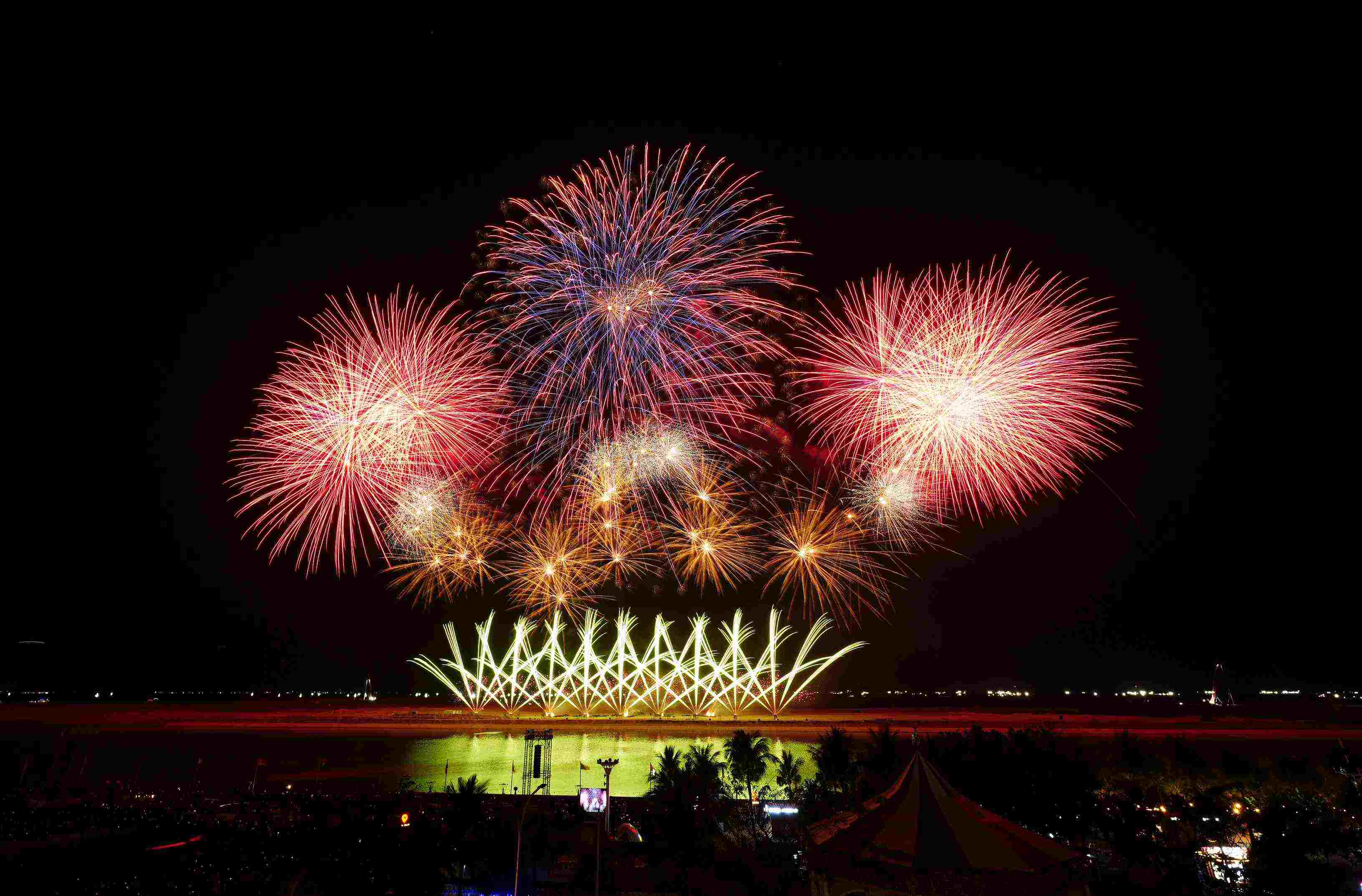Espetáculo de fogo de artifício da Pirotecnia Minhota